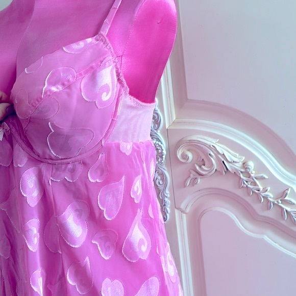 Victoria’s Secret Vintage Pink Hearts Gown Miracle Underwire/Push-up Bra Front - Picture 3 of 10